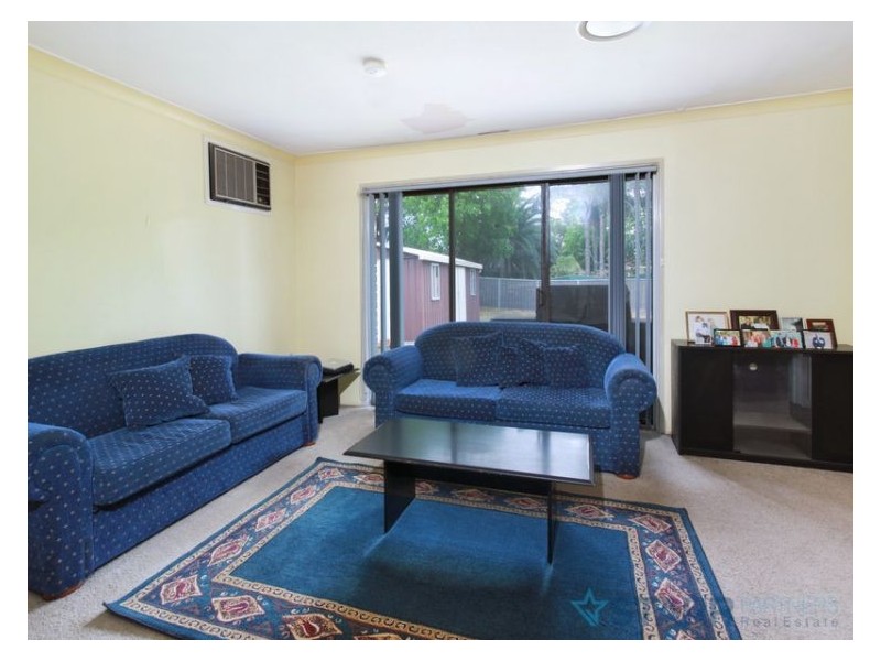 10 Pamela Place, Girraween NSW 2145