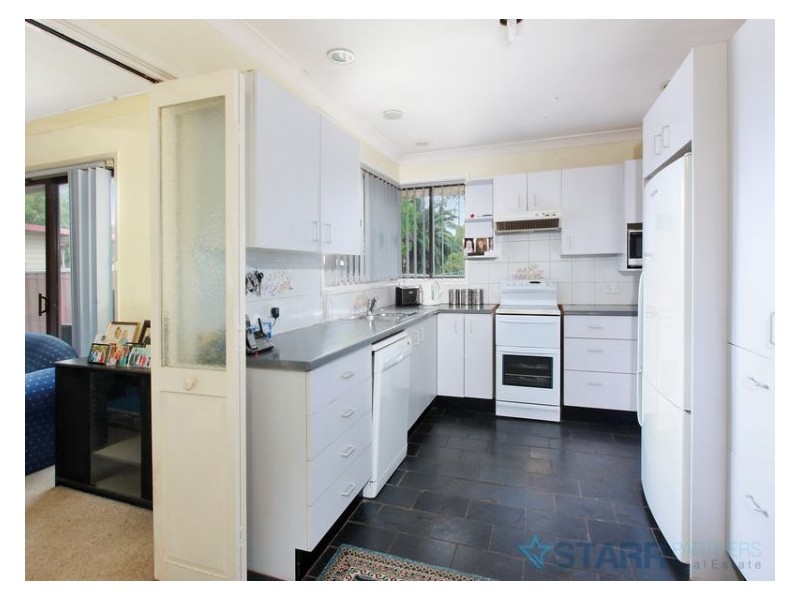 10 Pamela Place, Girraween NSW 2145