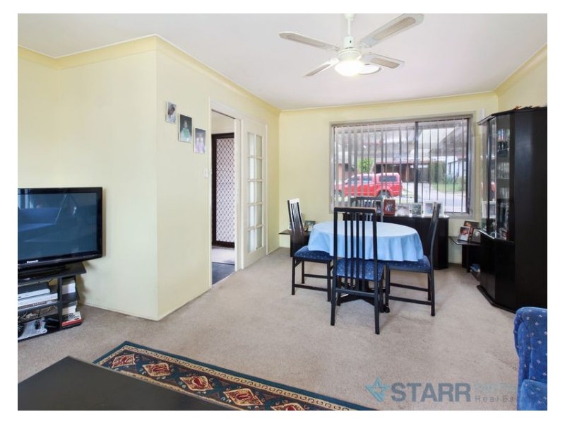 10 Pamela Place, Girraween NSW 2145