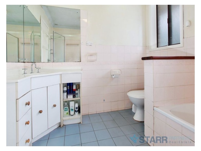 10 Pamela Place, Girraween NSW 2145