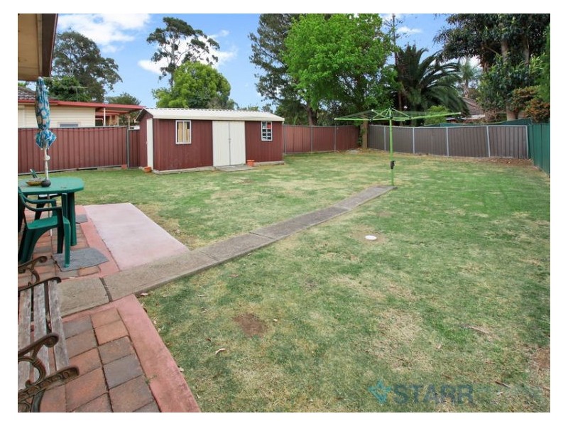 10 Pamela Place, Girraween NSW 2145