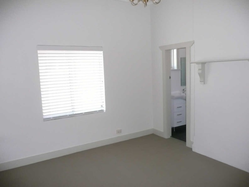 32 LOCKSLEY AVENUE, Merrylands NSW 2160