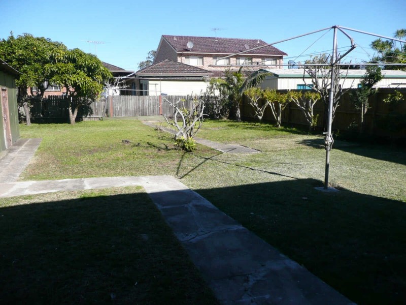 32 LOCKSLEY AVENUE, Merrylands NSW 2160