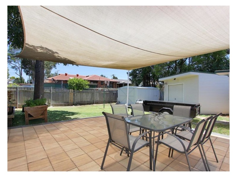 4 Pamela Place, Girraween NSW 2145