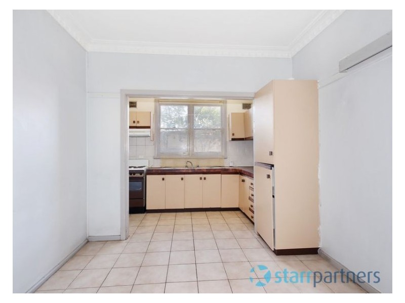 8 Melody Street, Toongabbie NSW 2146