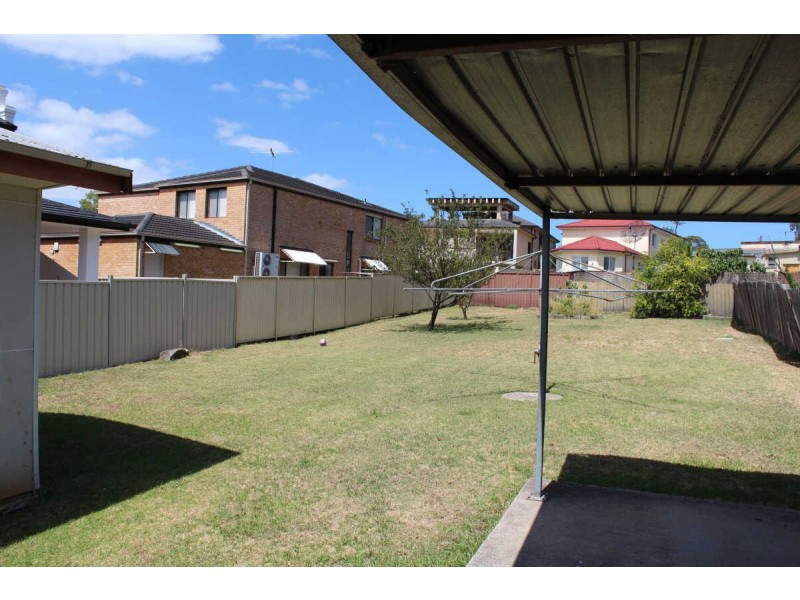 2 CARNATION AVENUE, Old Guildford NSW 2161