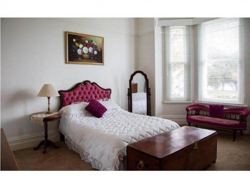 16 Victoria Parade, Devonport TAS 7310