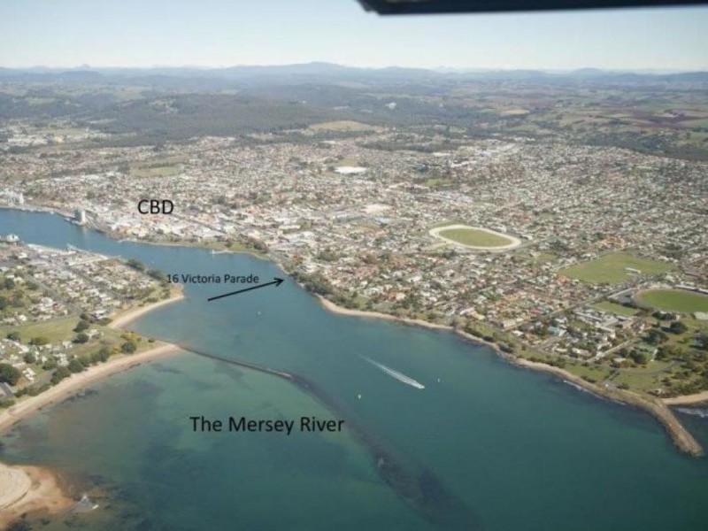 16 Victoria Parade, Devonport TAS 7310