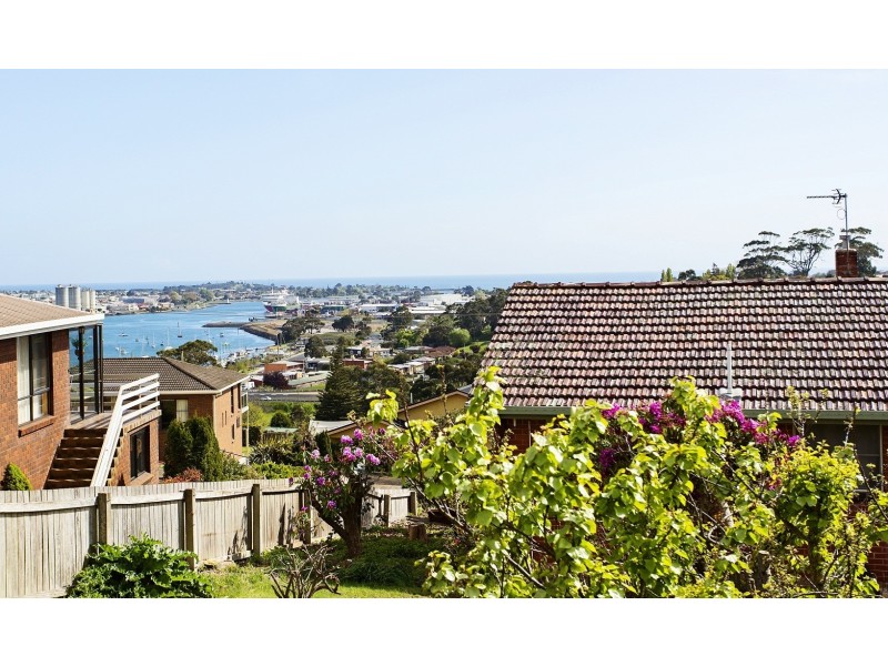 60 Sunbeam Crescent, East Devonport TAS 7310