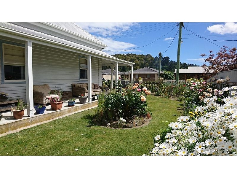 6 George Street, Latrobe TAS 7307