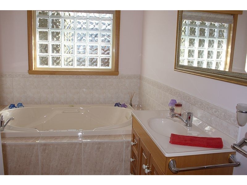 17 Bluewater Crescent, Shearwater TAS 7307