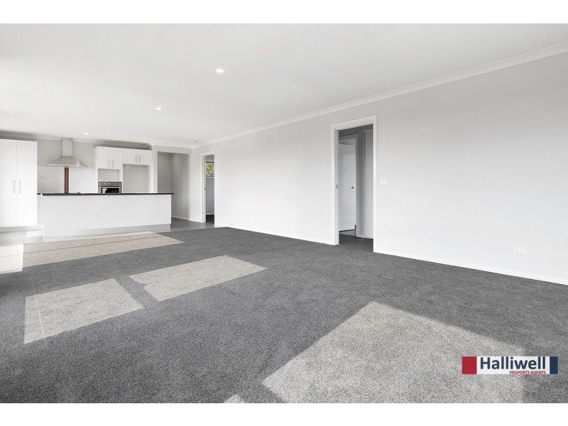 107 Penguin Road, West Ulverstone TAS 7315