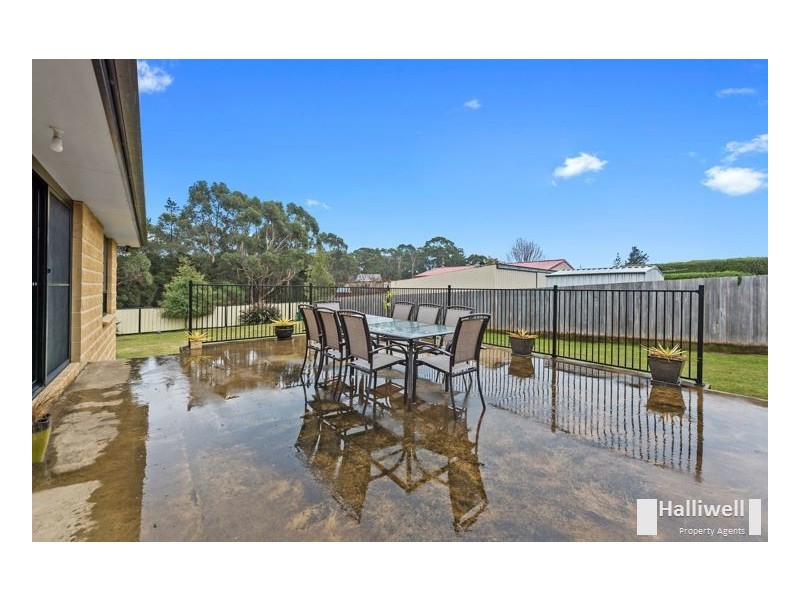 38 Lawrence Drive, Devonport TAS 7310