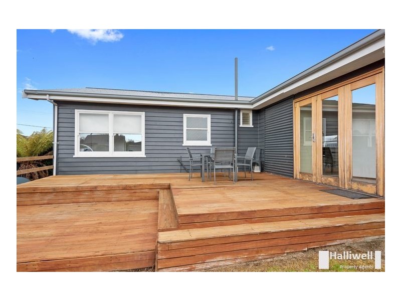 6 Middle Road, Devonport TAS 7310