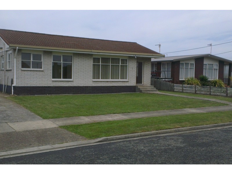 8 College Court, Devonport TAS 7310
