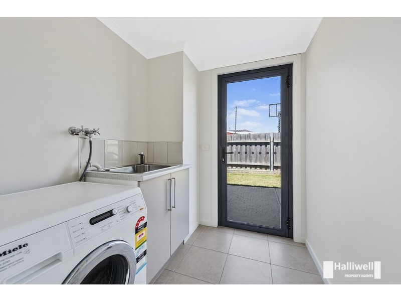 2/27 George Street, Devonport TAS 7310