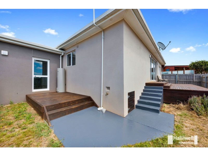 32a Middle Road, Devonport TAS 7310