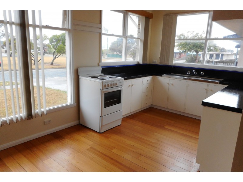 8 College Court, Devonport TAS 7310