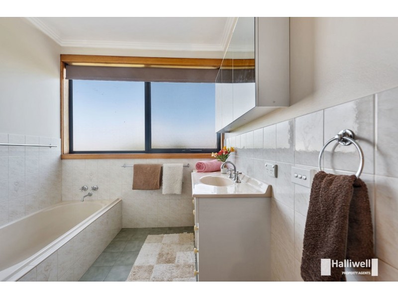 1 Warruga Place, Devonport TAS 7310