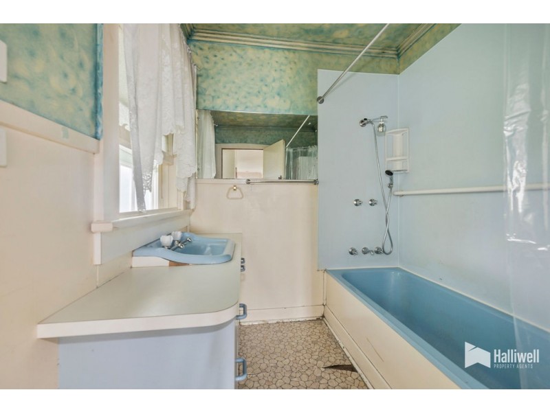 8 Adelaide Street, Devonport TAS 7310