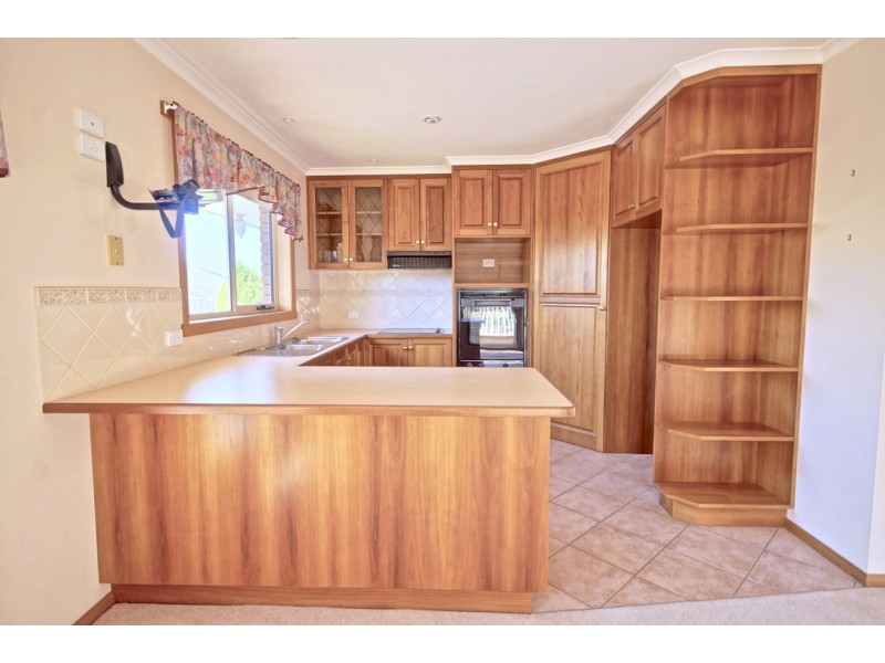 2/33 Arden Avenue, Devonport TAS 7310