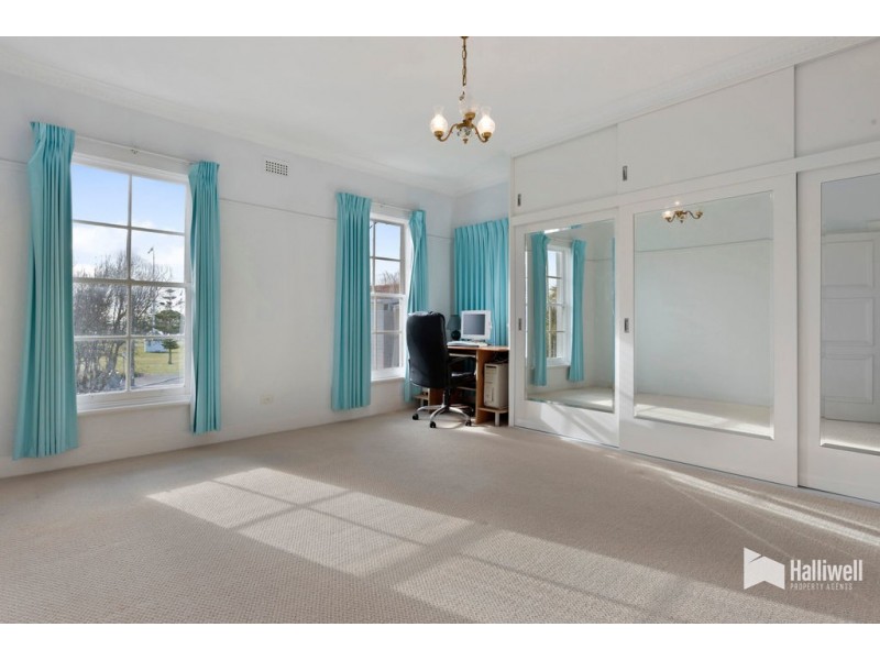 5 Gloucester Avenue, Devonport TAS 7310