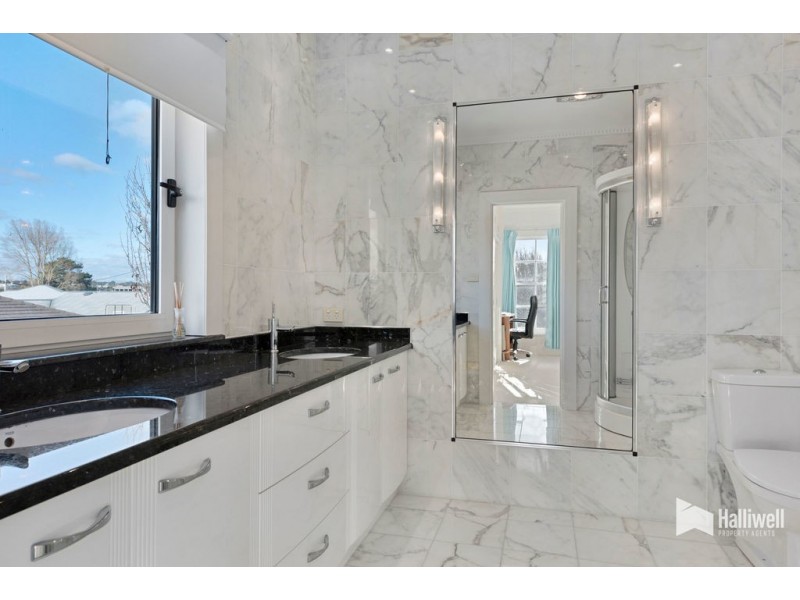 5 Gloucester Avenue, Devonport TAS 7310