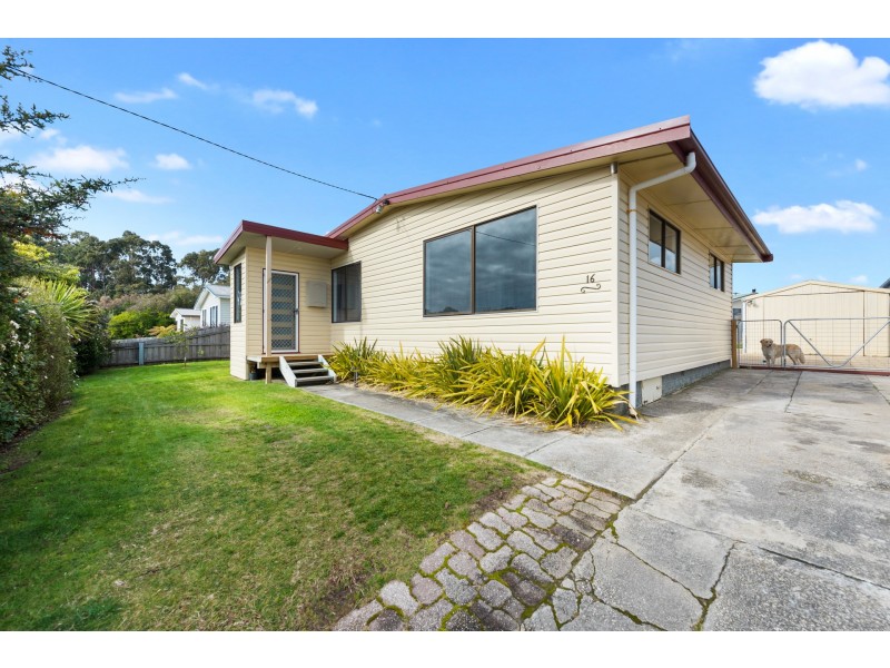 16 Smith Street, Ulverstone TAS 7315