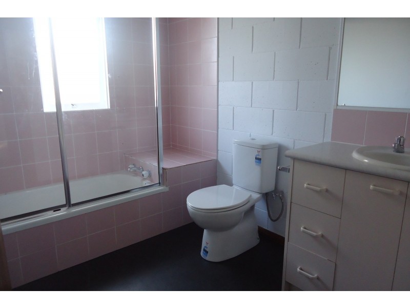 2/32 Victoria Parade, Devonport TAS 7310