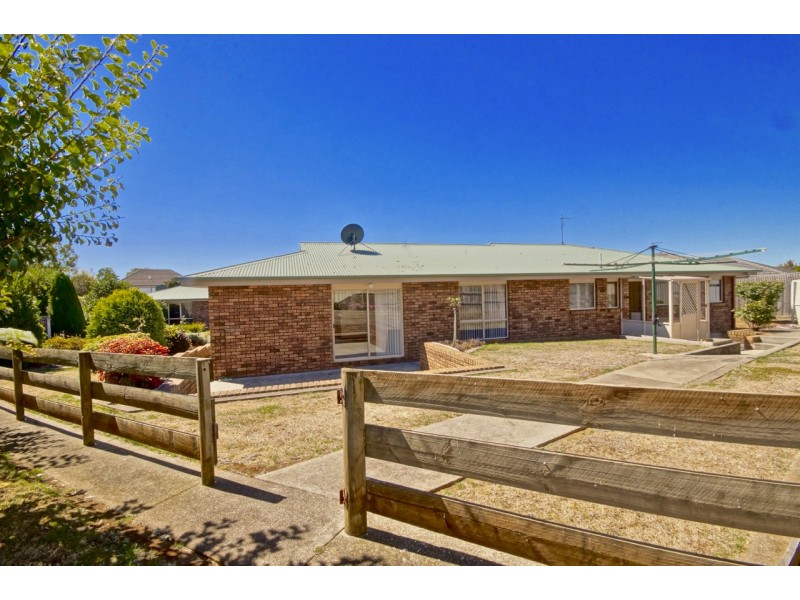 2/33 Arden Avenue, Devonport TAS 7310