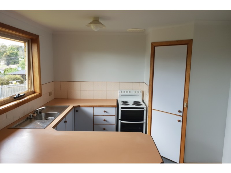 33 Hillcrest Road, Devonport TAS 7310
