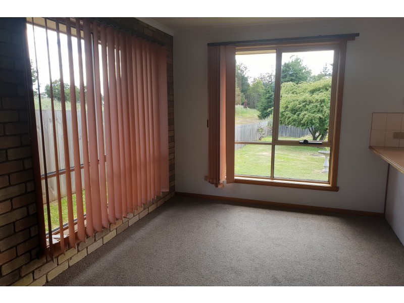 33 Hillcrest Road, Devonport TAS 7310