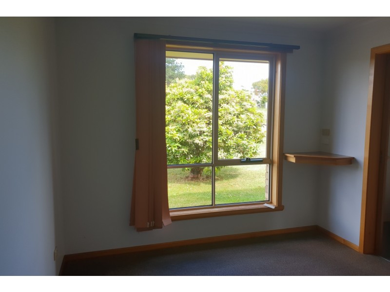 33 Hillcrest Road, Devonport TAS 7310
