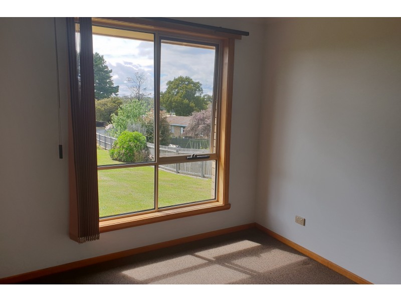33 Hillcrest Road, Devonport TAS 7310