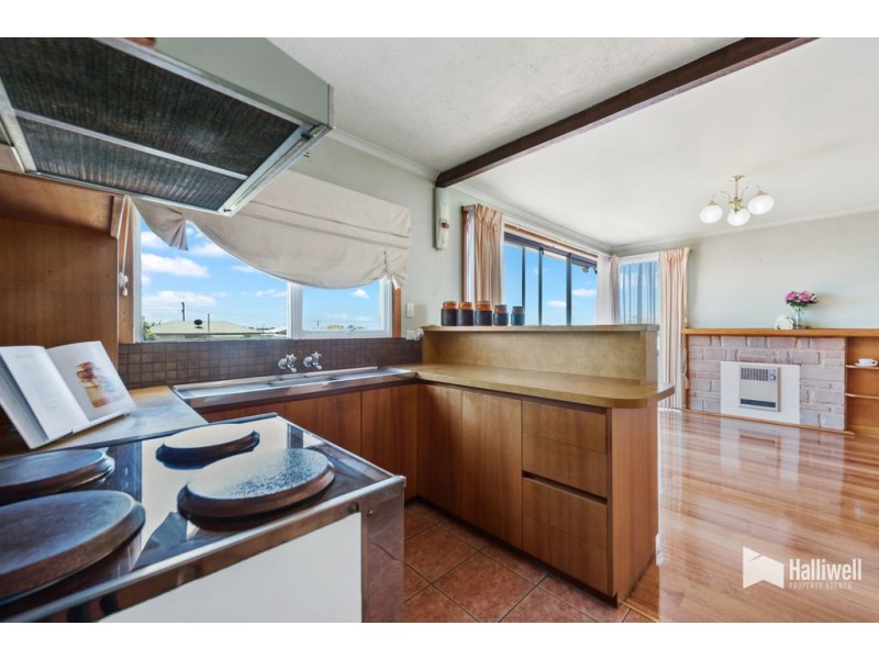 33 Manning Crescent, Devonport TAS 7310