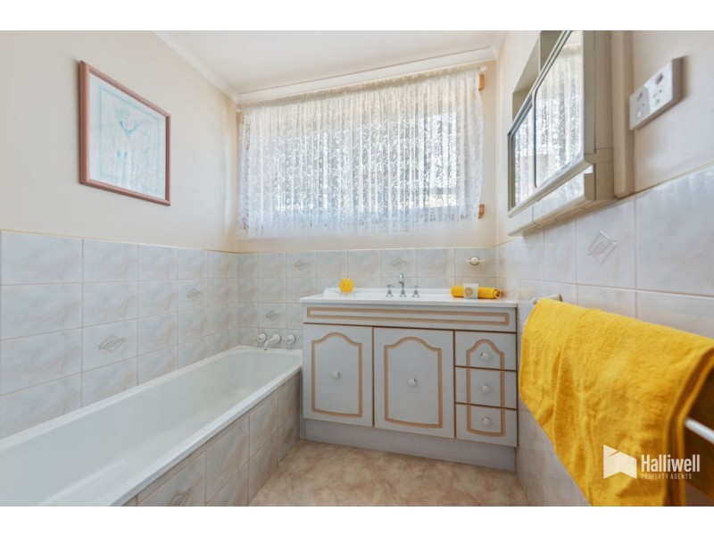33 Manning Crescent, Devonport TAS 7310