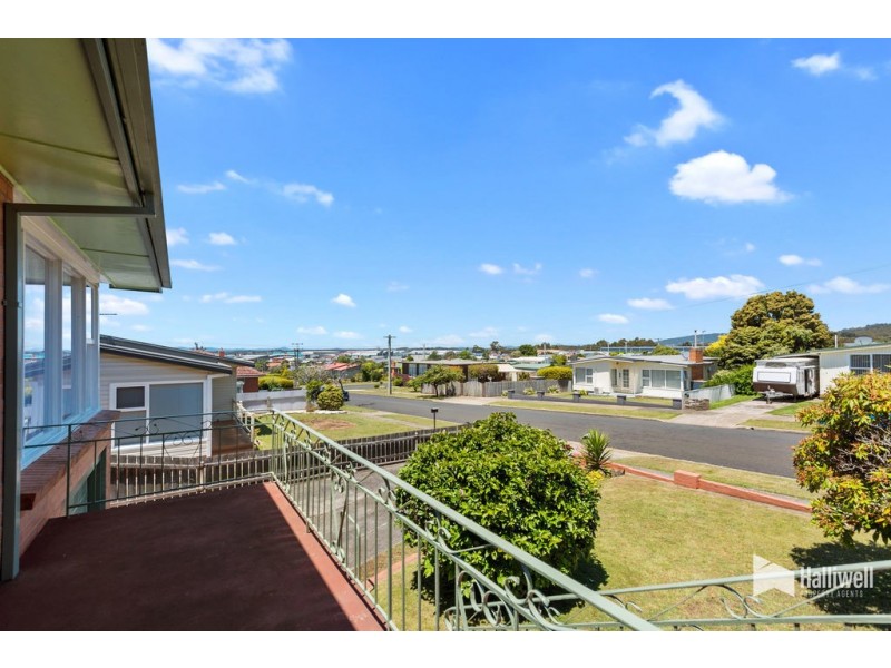 33 Manning Crescent, Devonport TAS 7310