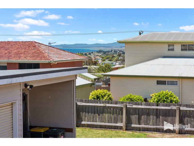 33 Manning Crescent, Devonport TAS 7310