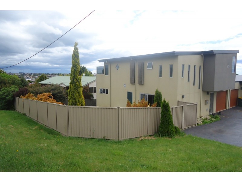 1/136 Caroline Street, East Devonport TAS 7310