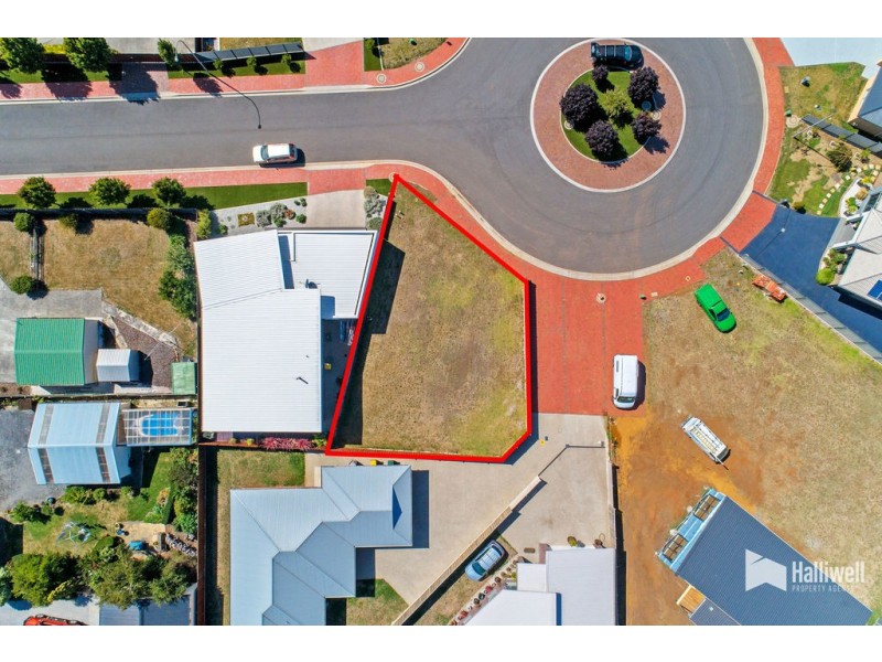 4 Charlotte Gardens, Devonport TAS 7310