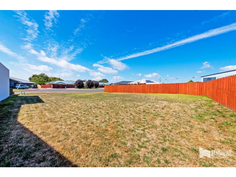 4 Charlotte Gardens, Devonport TAS 7310