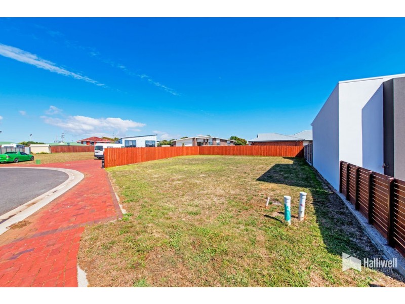 4 Charlotte Gardens, Devonport TAS 7310
