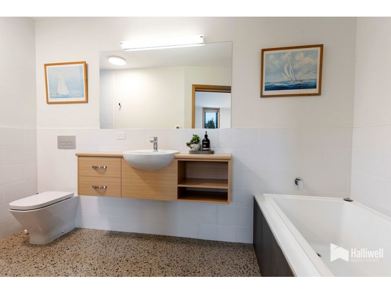 2/99 Best Street, Devonport TAS 7310