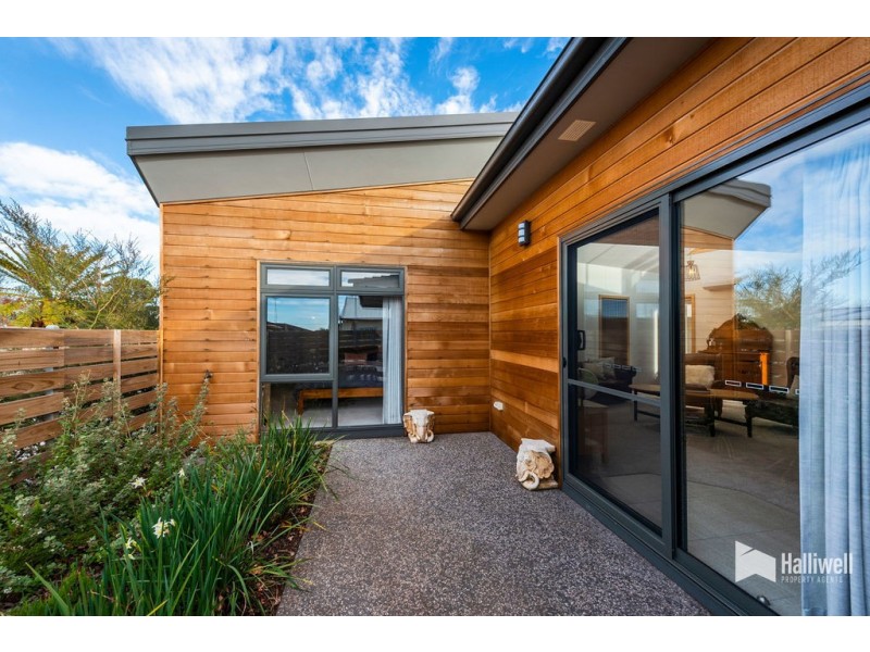2/99 Best Street, Devonport TAS 7310