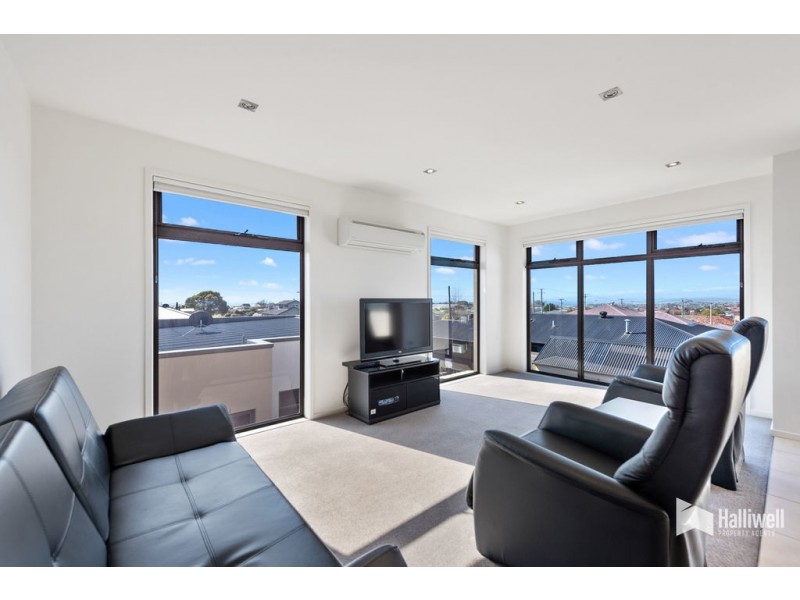 2/237 Steele Street, Devonport TAS 7310