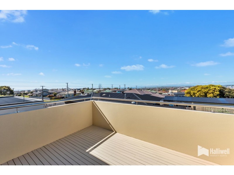 2/237 Steele Street, Devonport TAS 7310