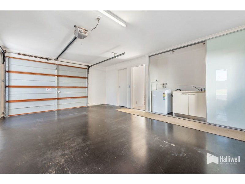 2/237 Steele Street, Devonport TAS 7310