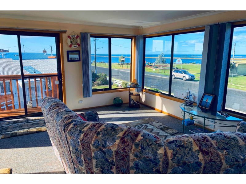 23 Esplanade, West Ulverstone TAS 7315