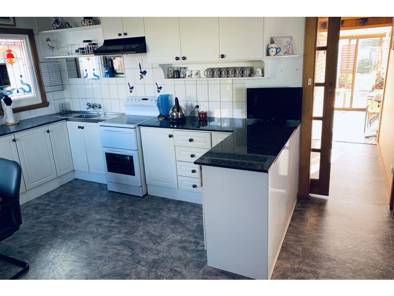 23 Esplanade, West Ulverstone TAS 7315