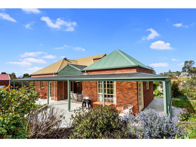 104 South Road, West Ulverstone TAS 7315